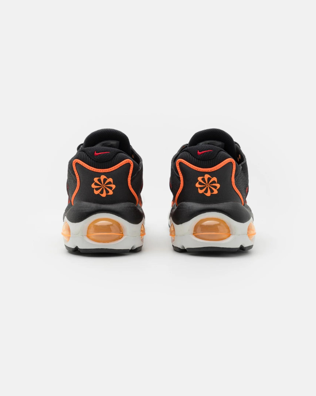 Nike Air Max TW SE - Negro/Naranja