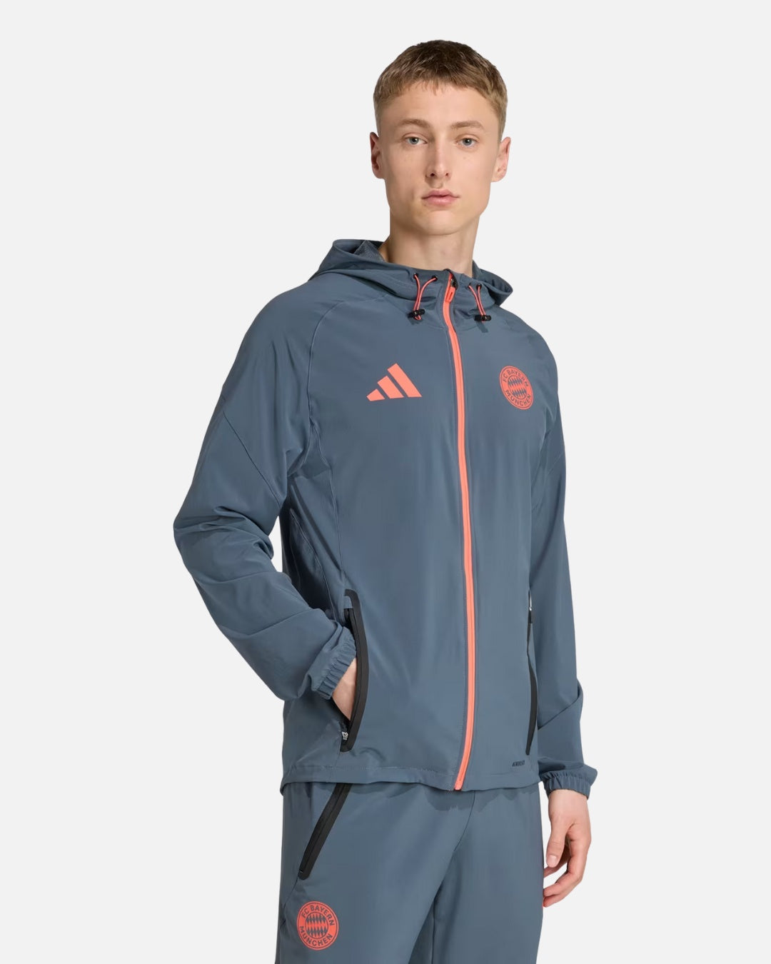 Chaqueta deportiva gris del FC Bayern Múnich 2025/2026