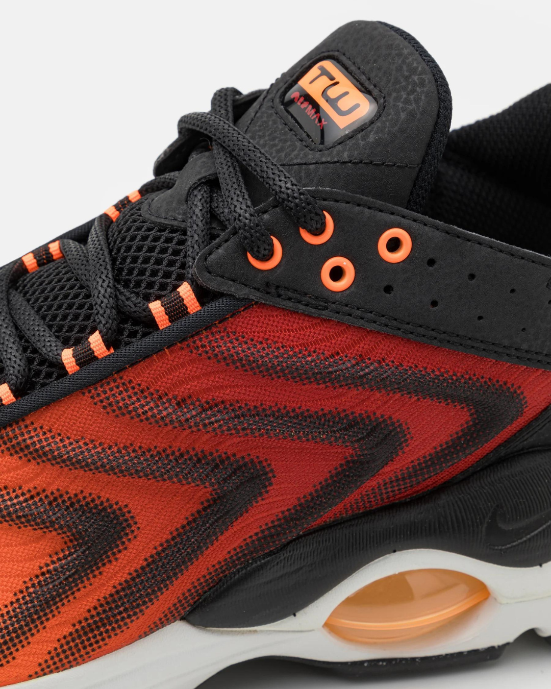 Nike Air Max TW SE - Negro/Naranja