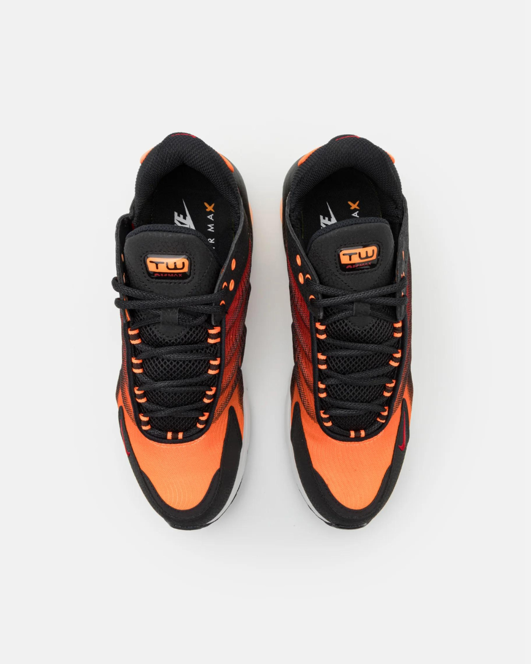 Nike Air Max TW SE - Negro/Naranja