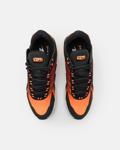 Nike Air Max TW SE - Negro/Naranja
