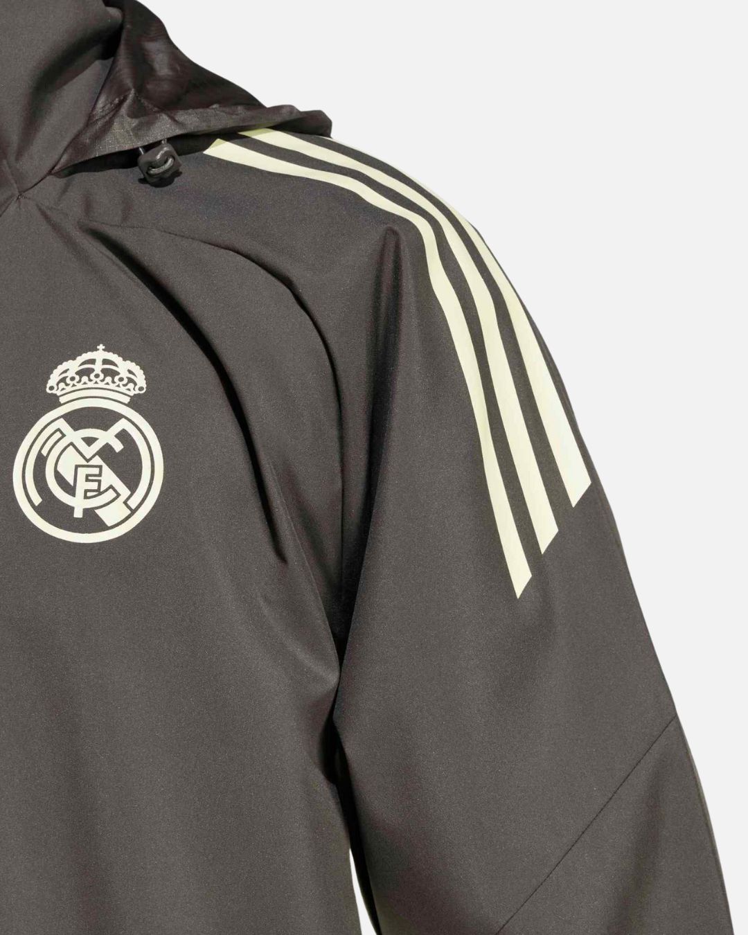 Chaqueta cortavientos del Real Madrid 2025/2026 - Caqui/Verde